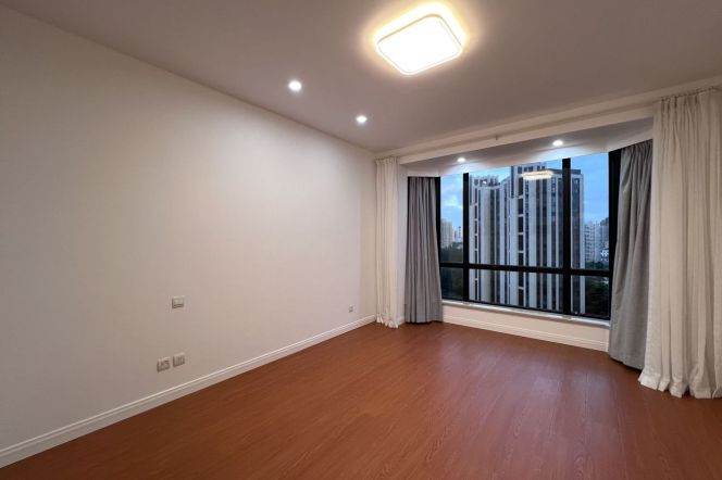 Spacious 3BR Apartment in Old Xuhui