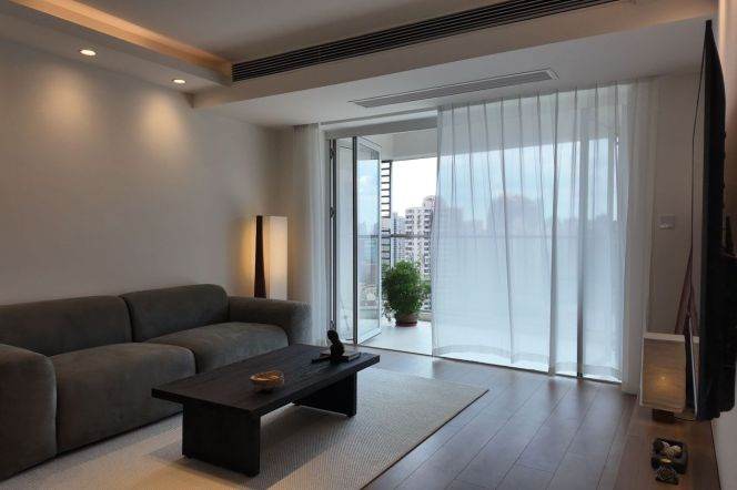 High-Floor 3BR Apartment in Jing'an (L7)