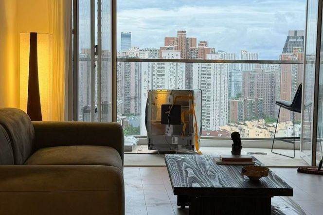 High-Floor 3BR Apartment in Jing'an (L7)