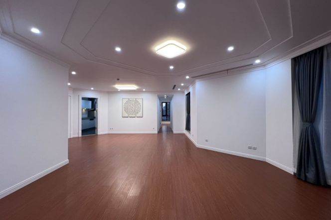 Spacious 3BR Apartment in Old Xuhui