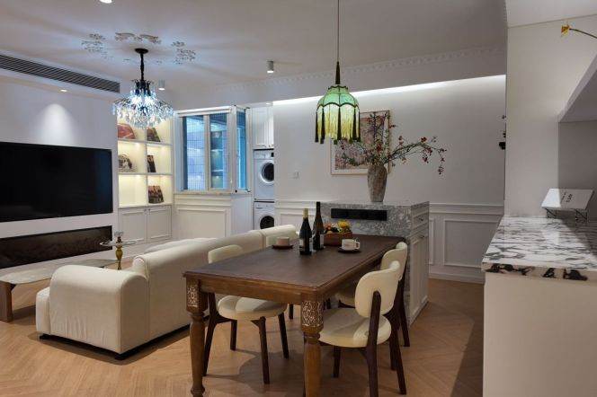 High-Floor 2BR Apartment near Zhongshan Park