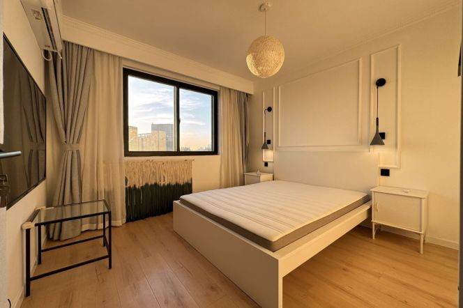 High-Floor 2BR Apartment near Changping Rd Metro (L7)