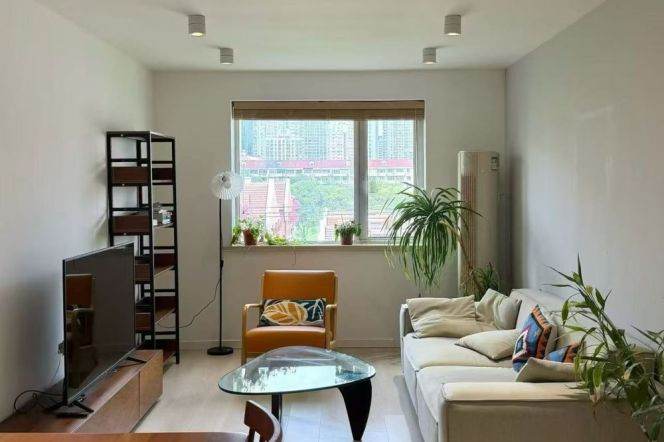 2BR Apartment in Jing'an (L7)