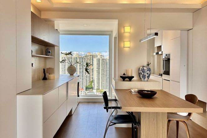High-Floor 3BR Apartment in Jing'an (L7)