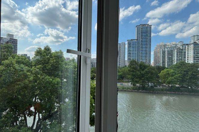 1BR Apartment near Zhongshan Park with River View