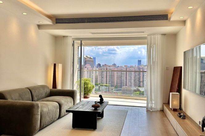 High-Floor 3BR Apartment in Jing'an (L7)