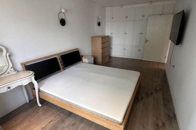 2BR Apartment near Jiangsu Rd Metro (L2/L11)