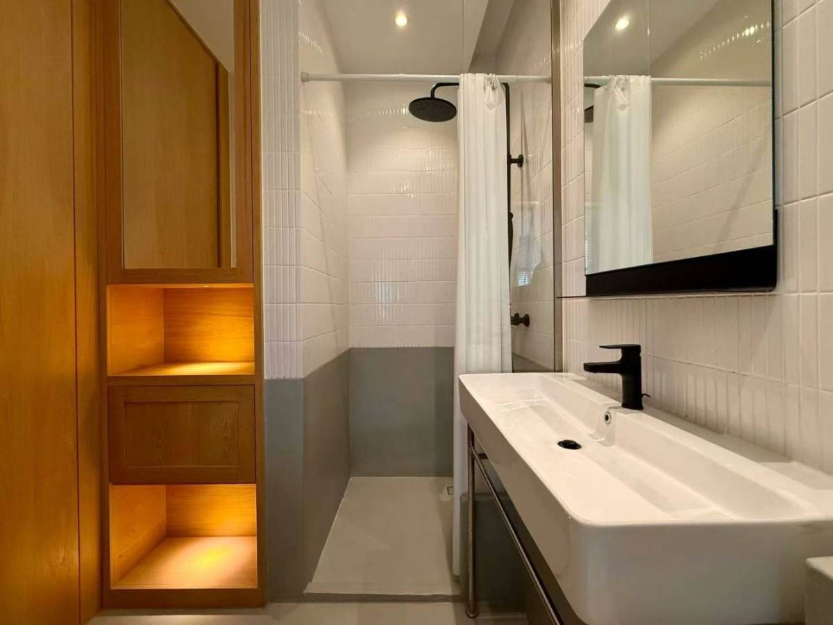 Housing image — Bathroom