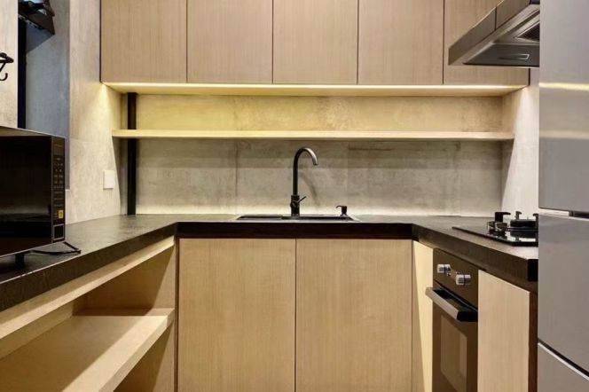 High-Floor Spacious 1BR Apartment near Xujiahui Metro