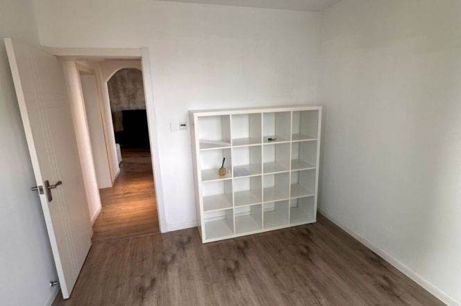 2BR Apartment near Jiangsu Rd Metro (L2/L11)