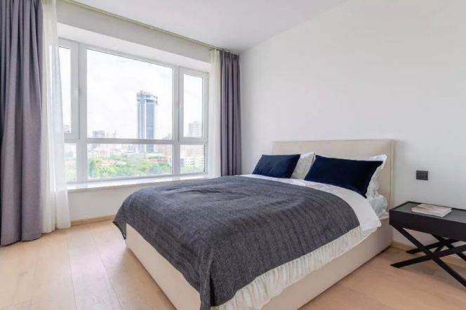 2BR Apartment at Top Of City (L13)