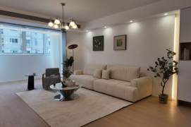 Spacious 2BR Apartment near Jiangsu Rd Metro (L2/L11)