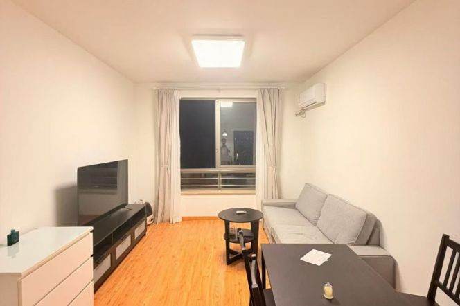 Spacious 1BR Apartment at Yunhe Garden