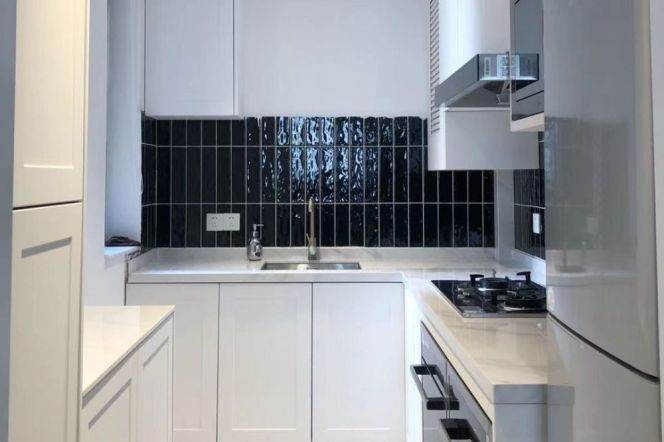 Spacious 2BR Apartment in Jing'an (L7)