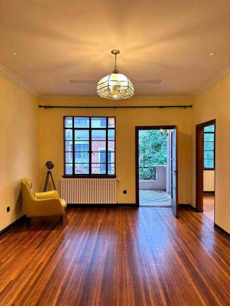 Housing image — Living Room