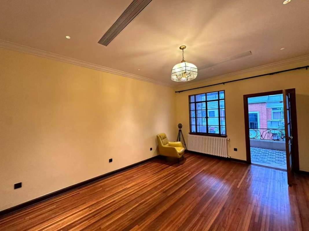 Housing image — Living Room