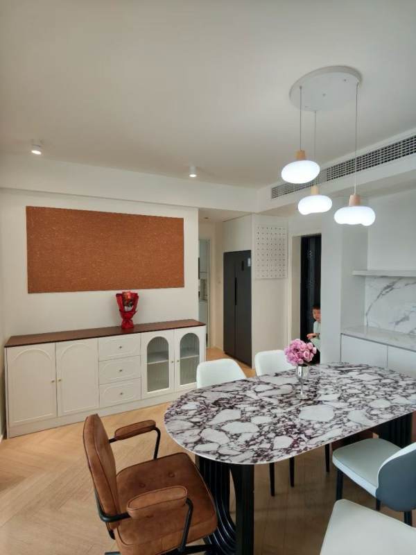 Housing image — Dining Area