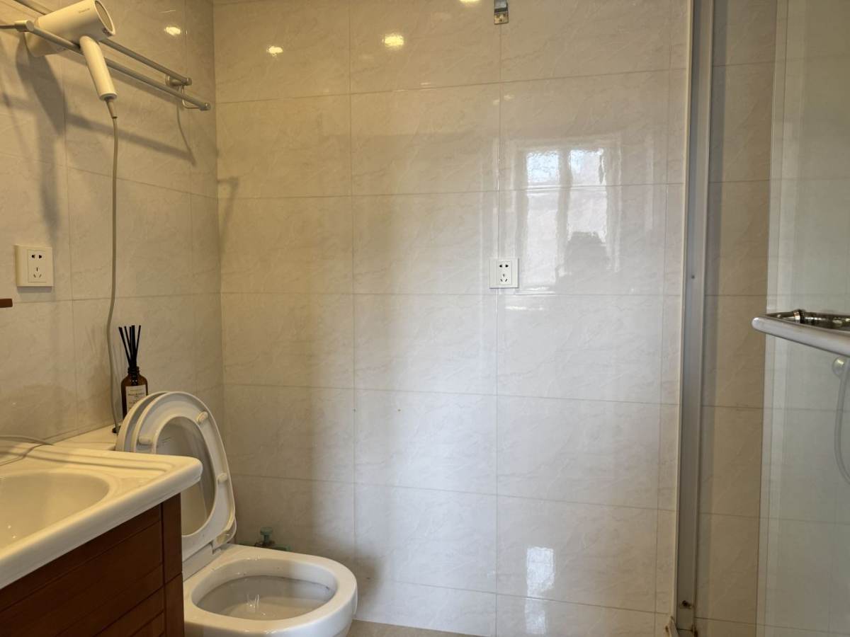 Housing image — Bathroom