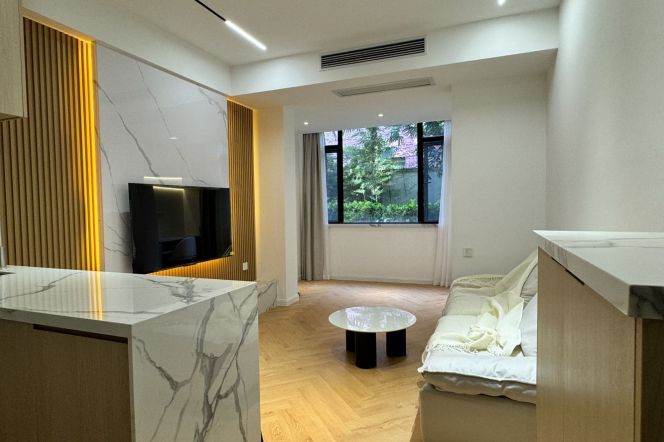 1BR Lane House in Xujiahui with Green View