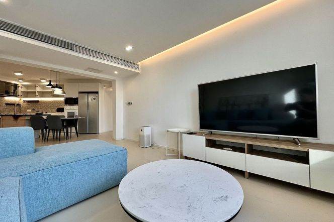 Spacious 3BR Apartment in Old Xuhui (L10/L11)