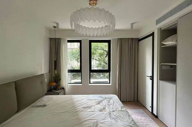 1BR Apartment in Old Xuhui (L9/L12)