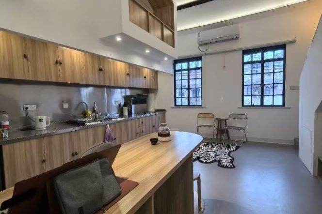 Short-Term High-Ceiling 1BR Heritage Apartment in Old Xuhui with Green View