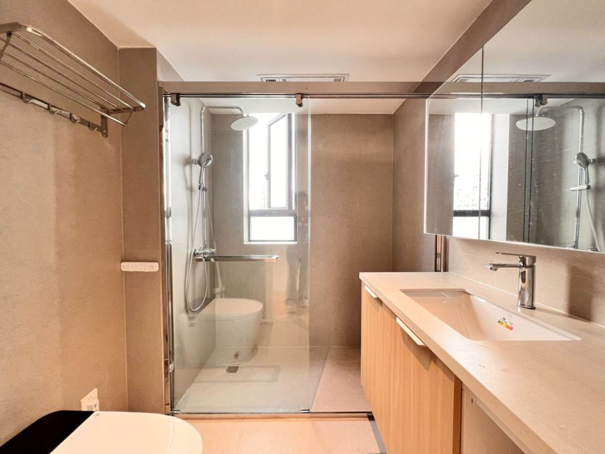 Housing image — Bathroom