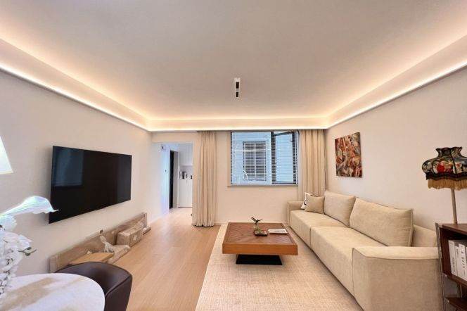 Spacious 2BR Apartment near Xujiahui Metro (L1/L4)