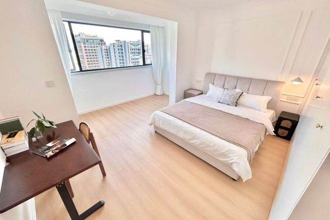 Spacious 1BR Apartment in Xujiahui (L10)