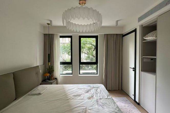 1BR Apartment in Old Xuhui (L9/L12)