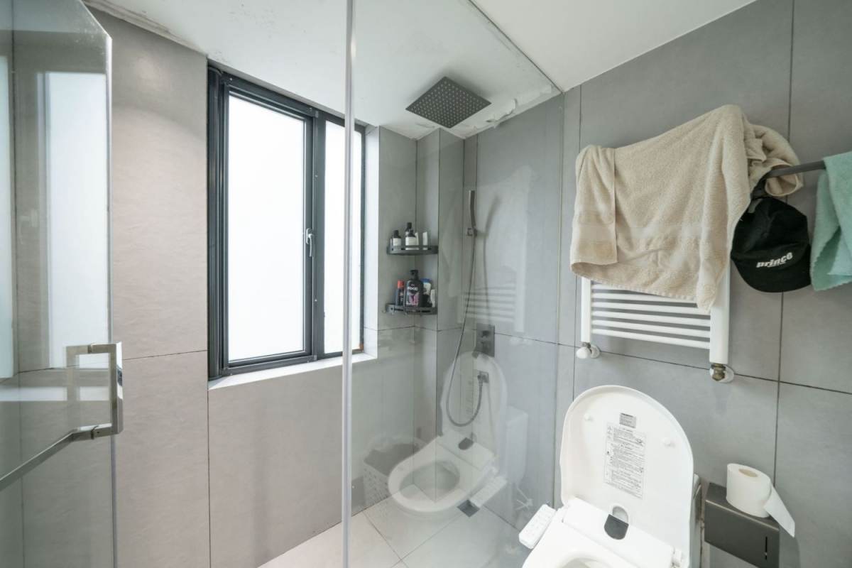 Housing image — Bathroom