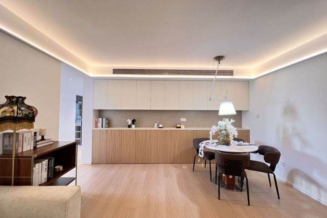 Spacious 2BR Apartment near Xujiahui Metro (L1/L4)
