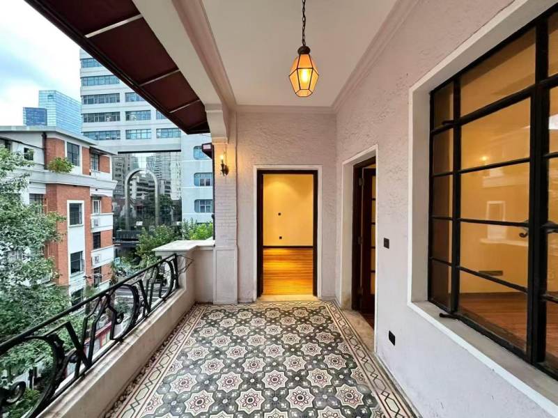 Housing image — Balcony