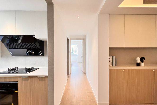 Spacious 2BR Apartment near Xujiahui Metro (L1/L4)