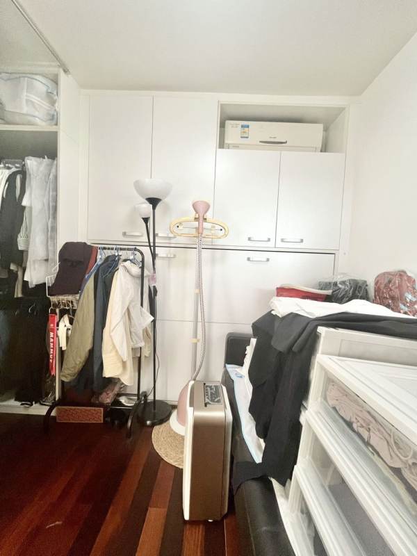Housing image — Bedroom