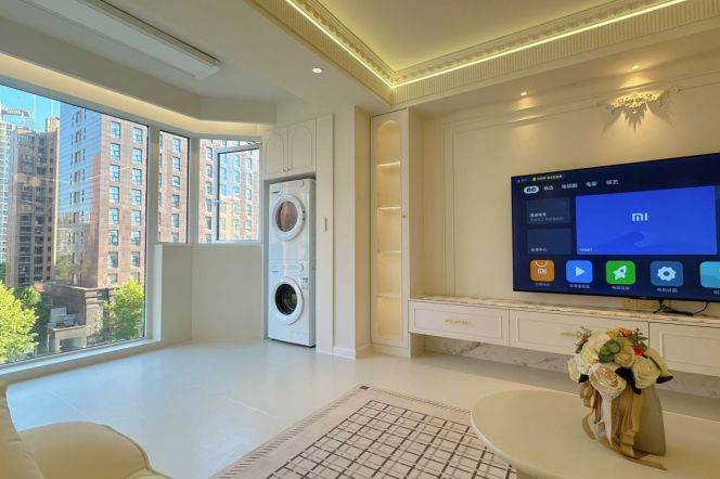 2BR Apartment near Yuanshen Sports Center Metro with Floor-to-Ceiling Windows (L6)