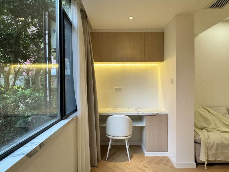Housing image — Balcony