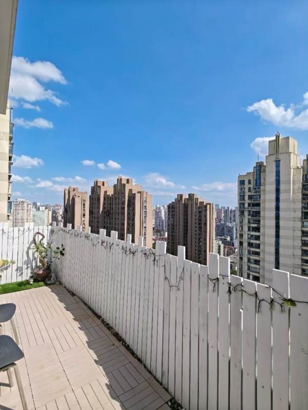 Housing image — Balcony