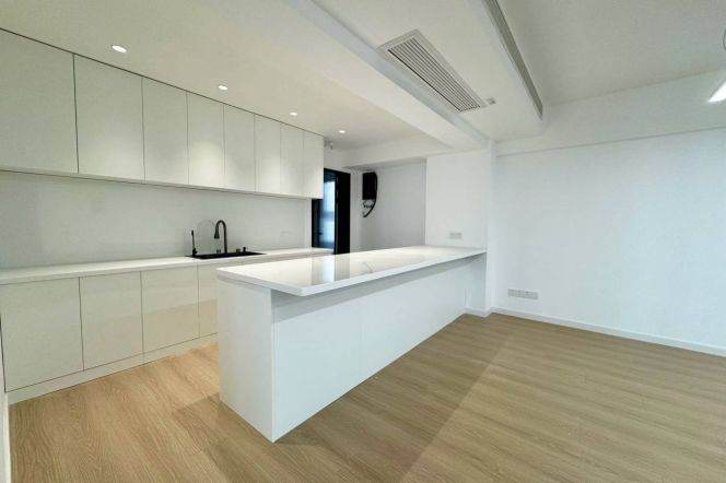 Spacious Studio Office in Jing'an