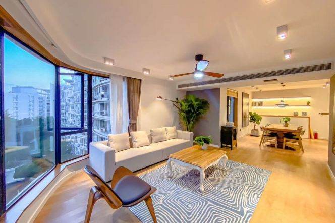 Spacious 3BR Apartment near Yuanshen Sports Center Metro with Floor-to-Ceiling Windows (L6/L18)