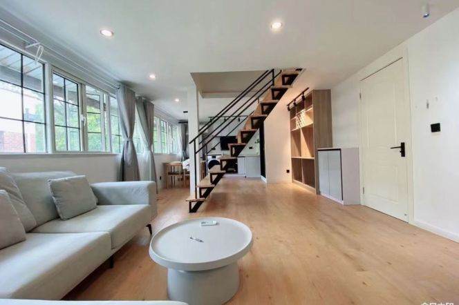 Historic High-Ceiling 2BR Lane House near IAPM