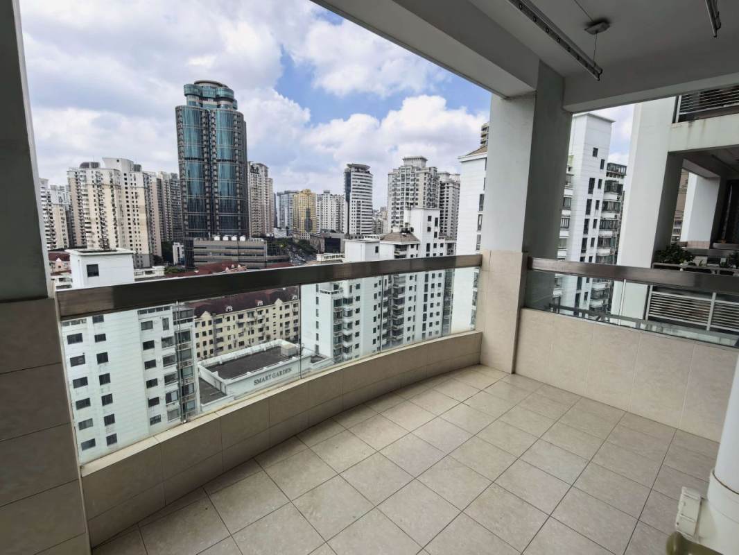 Housing image — Balcony
