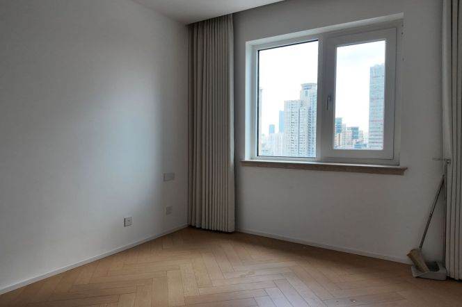 High-Floor Spacious 3BR Apartment near Zhongshan Park with Floor-to-Ceiling Windows (L2/L3/L4)