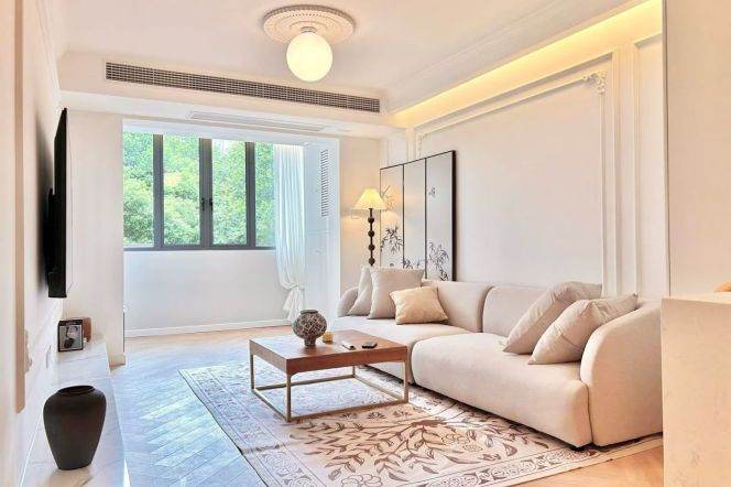Spacious 1BR Apartment in Xujiahui (L1/L9/L11)