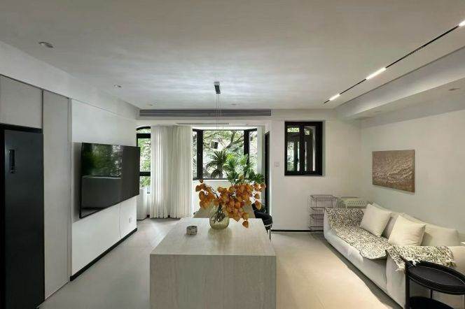 1BR Apartment in Old Xuhui (L9/L12)
