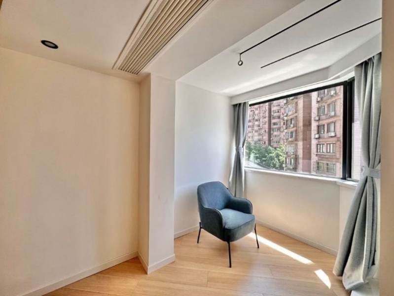 Housing image — Balcony
