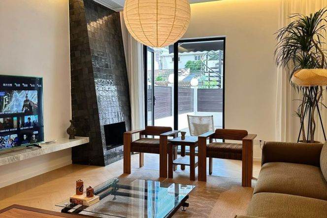 Spacious 1BR Heritage Apartment near Nanjing Xi Lu with Terrace (L2/L12/L13)