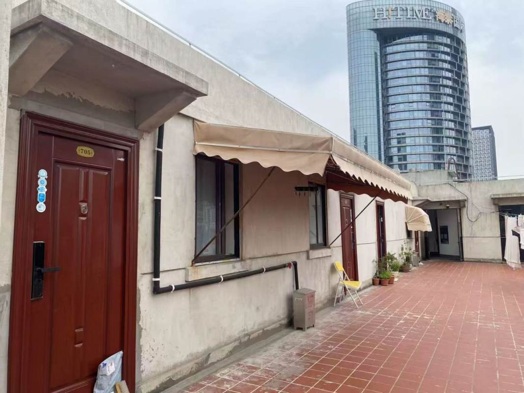 Housing image — Building Exterior