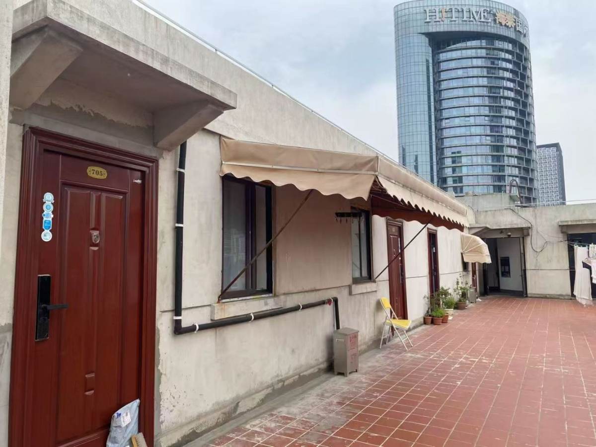 Housing image — Building Exterior