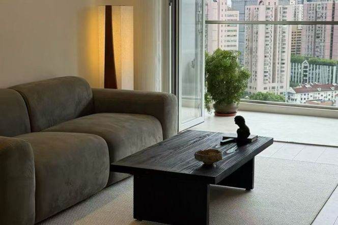 High-Floor 3BR Apartment in Jing'an (L7)